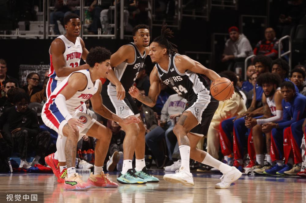 需从多方面 需从多方面